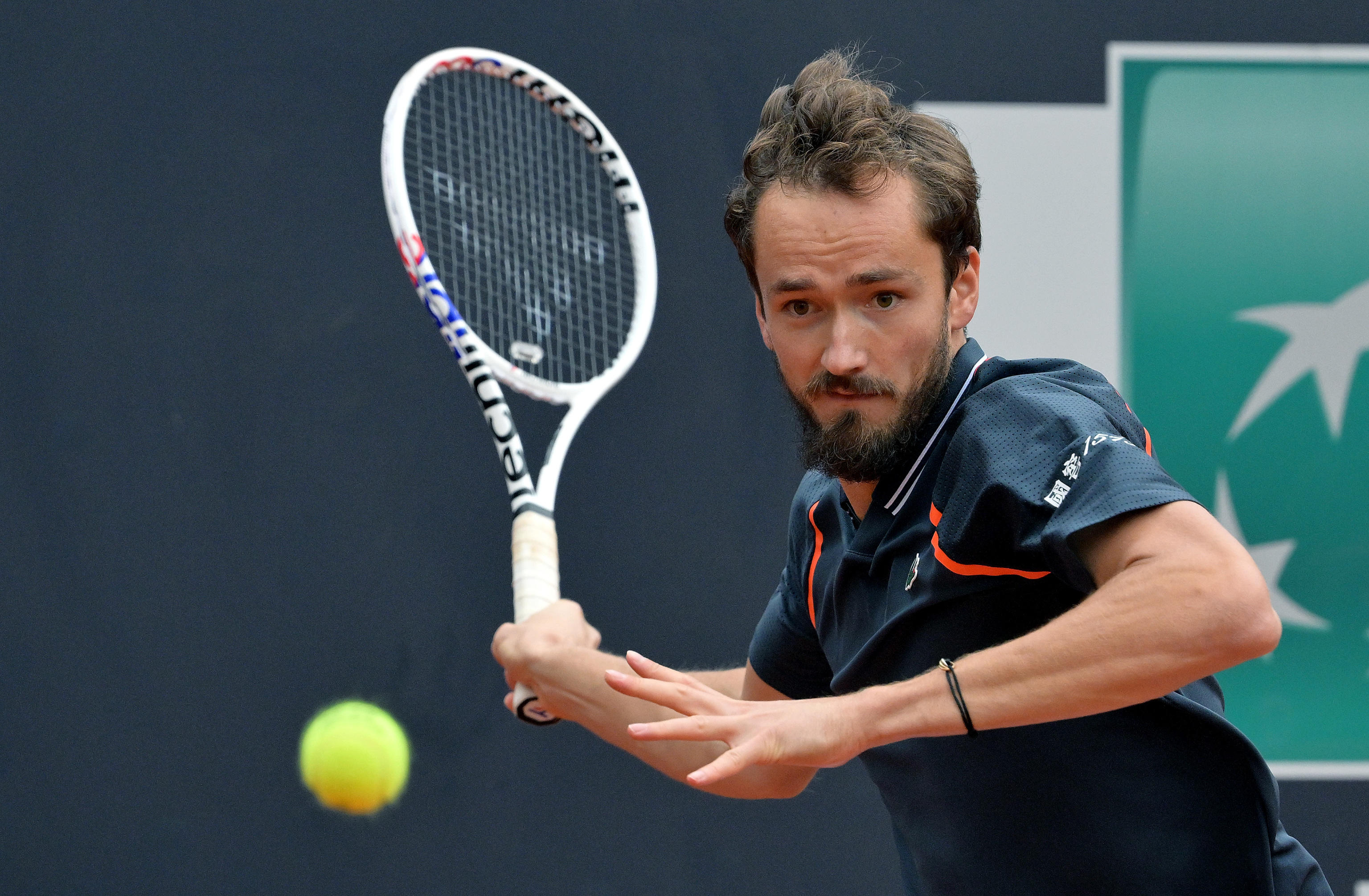 九游娱乐网站-温网鏖战年终总决赛，梅德韦杰夫高光表现