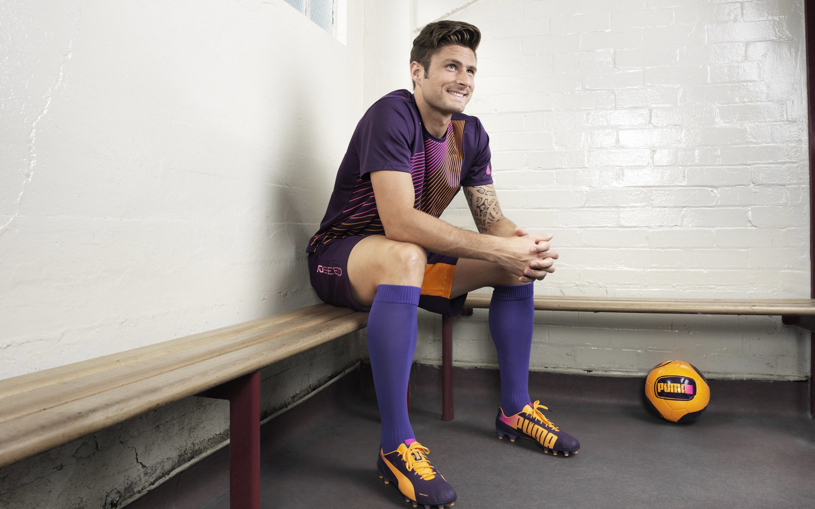 九游娱乐官网-当非洲雄狮遇上德甲巨人，萨拉赫的压制级演出如何定义现代足球的战术博弈