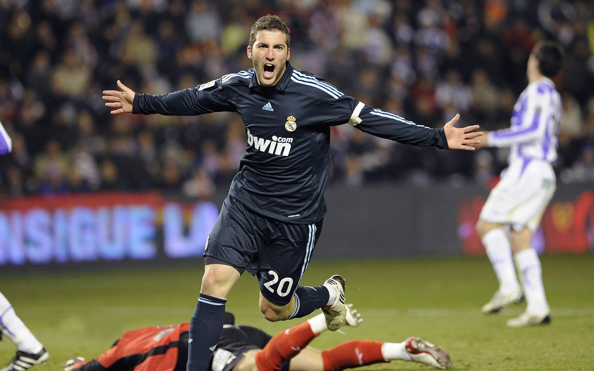 九游体育平台-卡拉斯科连续破门定乾坤,莱比锡红牛力克比利亚雷亚尔拉开晋级差距